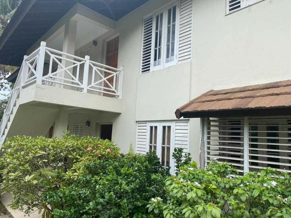 Finest Accommodation Renfrew Place 1 Bedroom Apt # 42 New Kgn 4--12 Renfrew Rd Kingston Exteriér fotografie