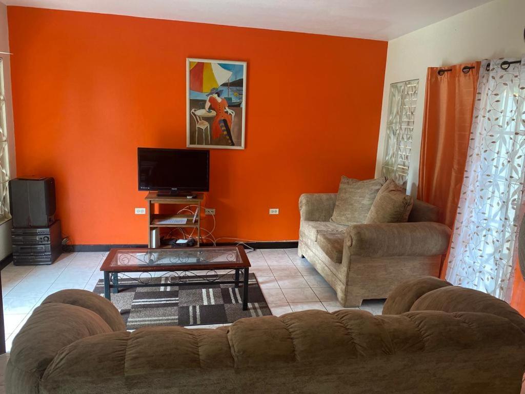 Finest Accommodation Renfrew Place 1 Bedroom Apt # 42 New Kgn 4--12 Renfrew Rd Kingston Exteriér fotografie