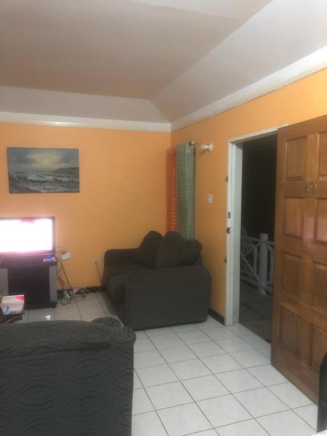 Finest Accommodation Renfrew Place 1 Bedroom Apt # 42 New Kgn 4--12 Renfrew Rd Kingston Exteriér fotografie