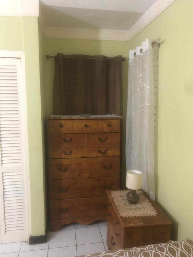 Finest Accommodation Renfrew Place 1 Bedroom Apt # 42 New Kgn 4--12 Renfrew Rd Kingston Exteriér fotografie