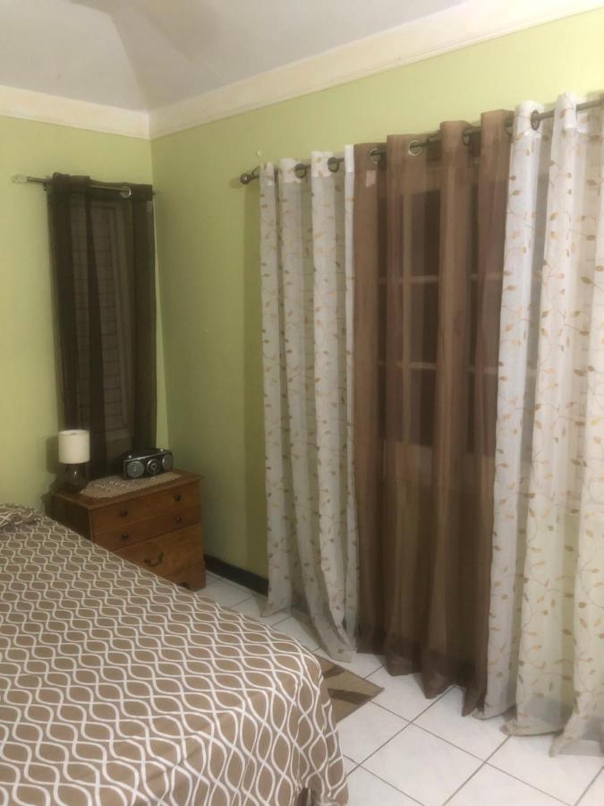 Finest Accommodation Renfrew Place 1 Bedroom Apt # 42 New Kgn 4--12 Renfrew Rd Kingston Exteriér fotografie