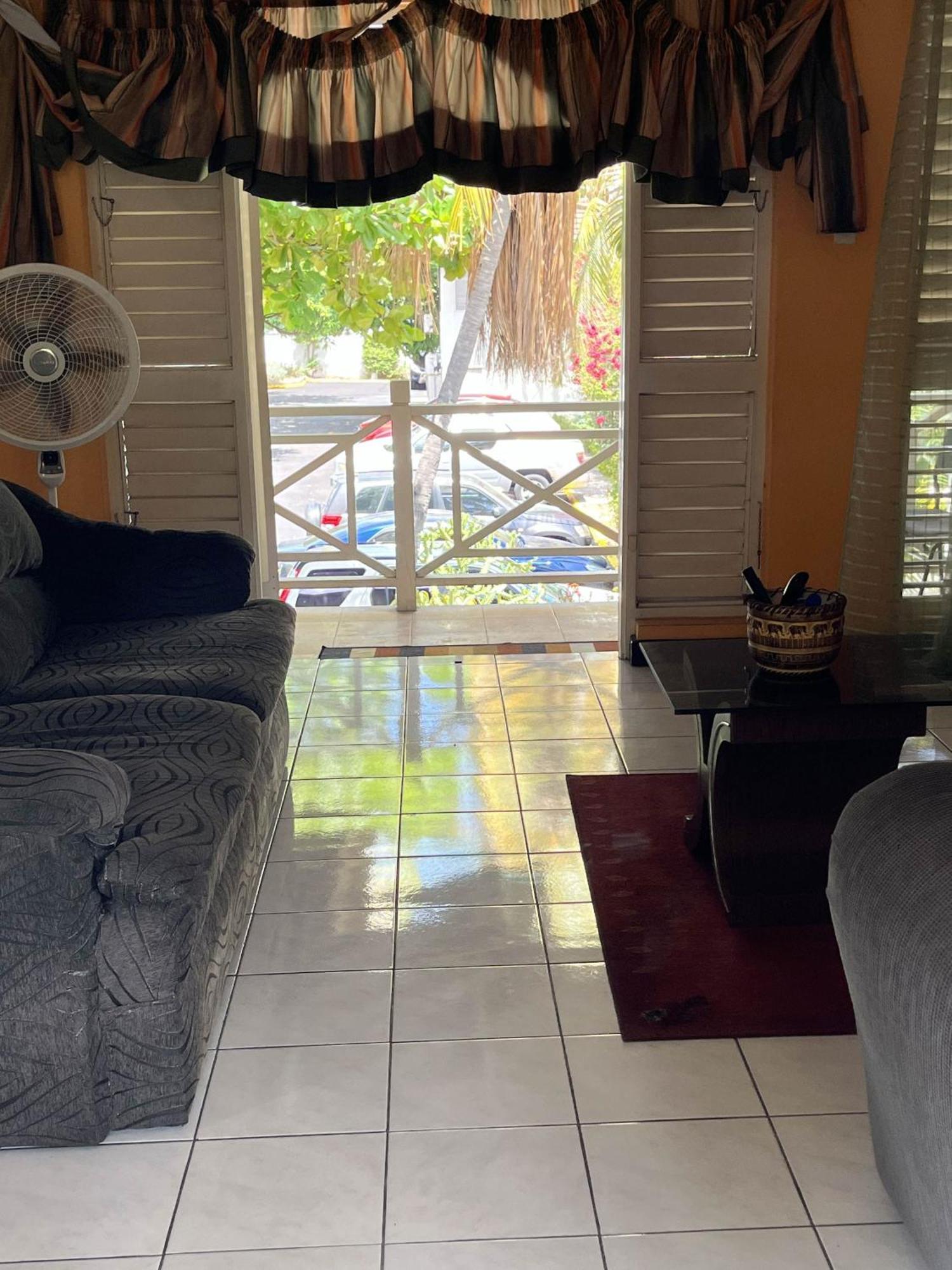 Finest Accommodation Renfrew Place 1 Bedroom Apt # 42 New Kgn 4--12 Renfrew Rd Kingston Exteriér fotografie